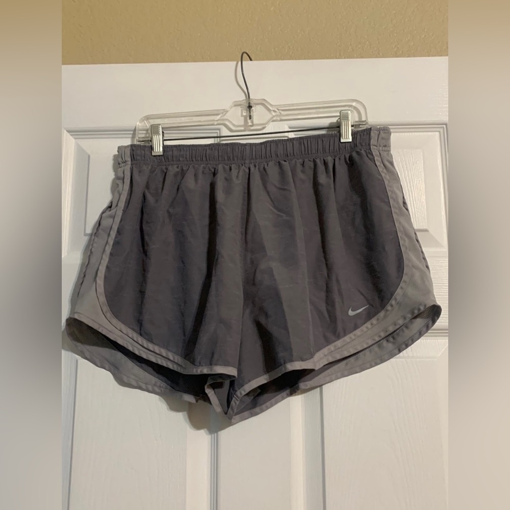Nike Tempo Dri Fit Shorts in Atmosphere Grey/Wolf Grey